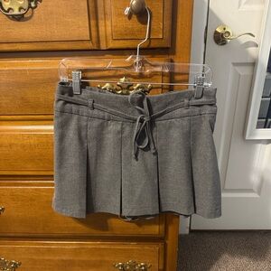 Hollister Mid-Rise Pleated Mini Skort